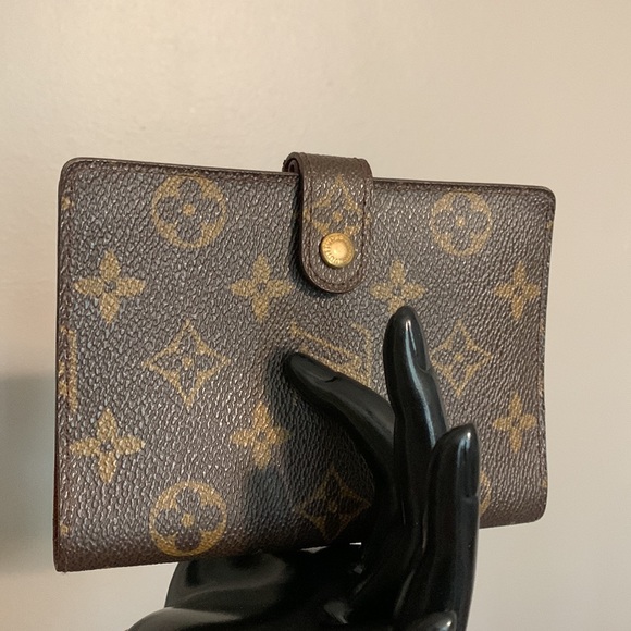 Louis Vuitton Monogrammed Agenda/Credit Card Holder - Picture 6 of 9